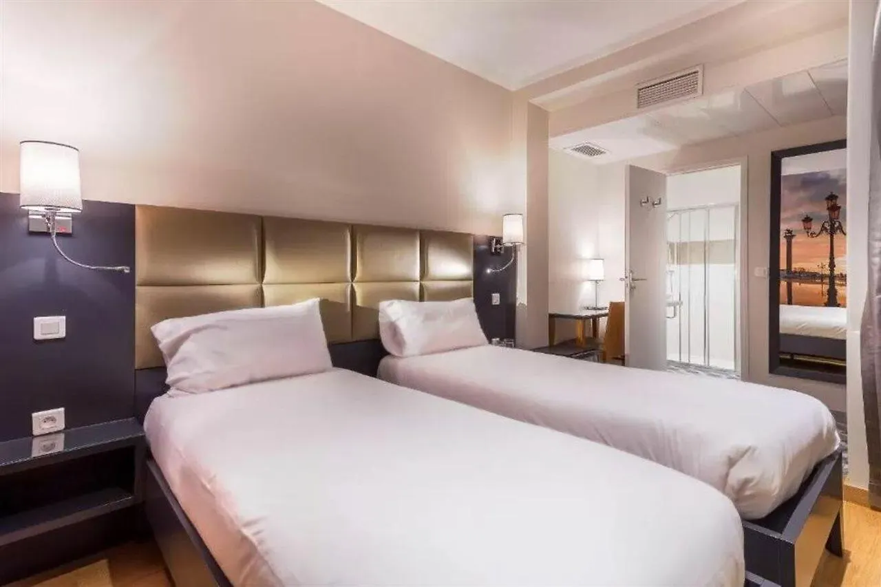 פריז Hotel Jenner 3*,  צרפת