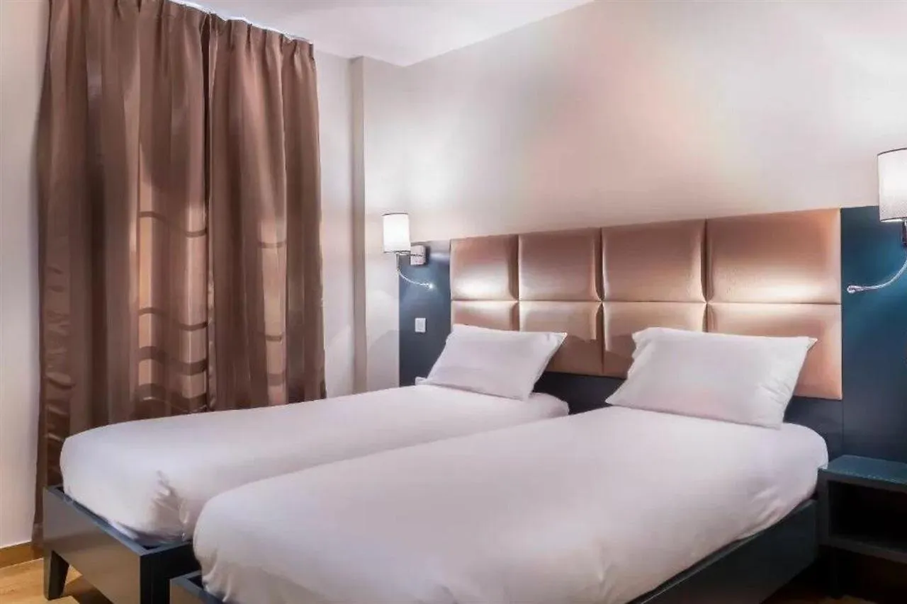 ***  פריז Hotel Jenner צרפת