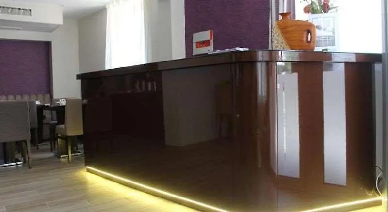 פריז Hotel Jenner